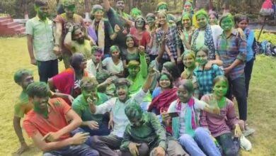 Holi 2024: बीएचयू के मधुबन में छात्रों ने जमकर खेली होली, भोजपुरी गानों लगाए ठुमके; खूब उड़े गुलाल