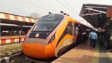 Vande Bharat Train: महादेव की काशी से राम नगरी अयोध्या के लिए रवाना हुई वंदे भारत, यात्रियों में दिखा उत्साह