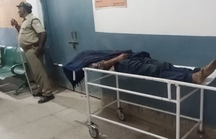 सुलतानपुर में युवक की कुल्हाड़ी से काटकर हत्या:  पुरानी रंजिश में पड़ोसियों ने किया हमला, महिला समेत 3 लोग घायल - Sultanpur News