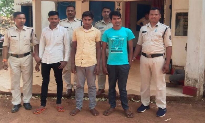 Ambikapur crime News : ओडिशा से गांजा ला रहे दो युवक गिरफ्तार,स्थानीय विक्रेता भी पकड़ाया
