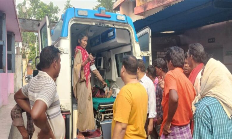 Raigarh News:छट्ठी में शामिल होने महिलाओं को लेकर जा रही पिकअप दुर्घटनाग्रस्त, 15 घायल