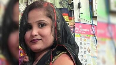 Varanasi News: स्कूल जा रही शिक्षिका को बालू लदे ट्रैक्टर ने कुचला, मौत, परिजनों-ग्रामीणों ने किया चक्का जाम