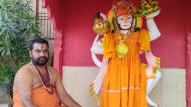 Varanasi: हनुमान जन्मोत्सव पर निकली भव्य शोभायात्रा, सम्पतकुमाराचार्यजी बोले- मनोकामनाएं पूर्ण करते हैं प्रभु