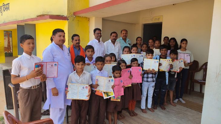 प्रतिभावान विद्यार्थियों को सम्मानित किया गया - Balrampur News