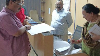 समय से कार्यालय नहीं आ रहे नगर निगम के कर्मचारी:  अपर नगर आयुक्त की जांच में 74 कर्मचारी ऐसे मिले जो 11:15 बजे तक कार्यालय नहीं पहुंचे थे - Lucknow News