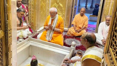 PM Modi In Varanasi: रोड शो के बाद काशी विश्वनाथ धाम पहुंचे PM मोदी, मंत्रोच्चार के साथ विधि-विधान से की पूजा