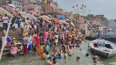 Vaishakh Purnima: वैशाख पूर्णिमा पर काशी में श्रद्धालुओं ने गंगा में लगाई डुबकी, जल पुलिस व NDRF की टीम तैनात